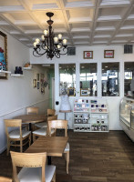 Oakleaf Cakes Bake Shop inside