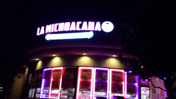 La Michoacana Ice Cream outside