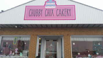 Chubby Chix Cakery outside