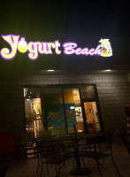 Yogurt Beach Hwy 50 outside