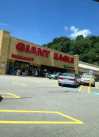 Giant Eagle Bakery outside