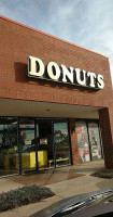 5 Star Donuts (old Daylight Donut) outside