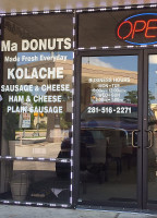 French Crust Café outside