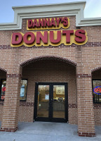 Denna Donuts outside