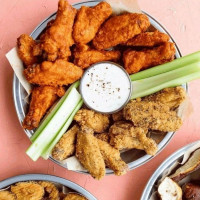 Hooters Overland Park food