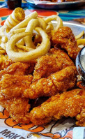 Hooters Overland Park food