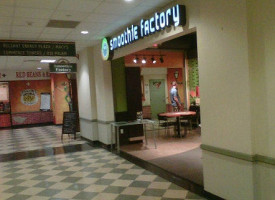 Smoothie Factory outside