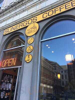 Sunergos Coffee outside