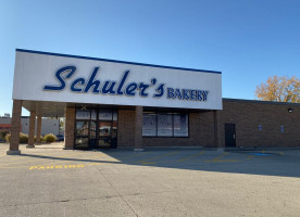 Schuler's Bakery outside