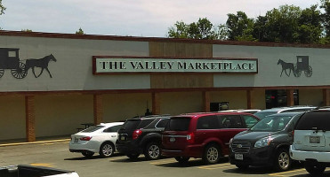 The Amish Market outside