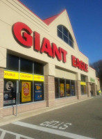 Giant Eagle Bakery outside