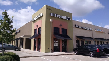 Riley's Donuts outside