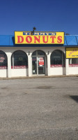 Tommy's Donuts outside