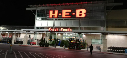 H-e-b-seguin outside