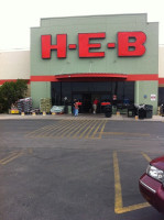 H-e-b-seguin outside