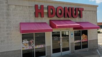 Donut Queen outside