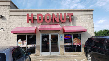 Donut Queen outside