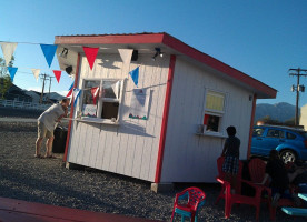 Lucky's Hawaiian Style Shave Ice outside