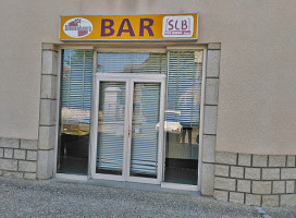 Chandelier Bakery outside