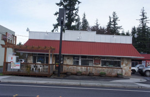 Netos Market Bakery outside