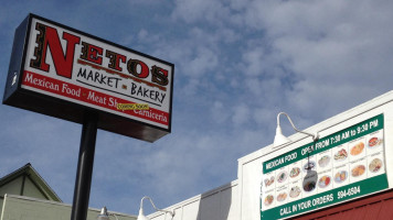 Netos Market Bakery outside