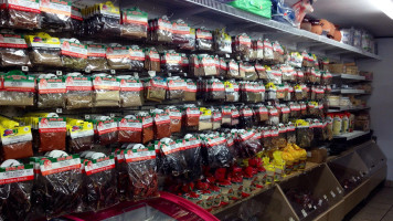 Netos Market Bakery outside