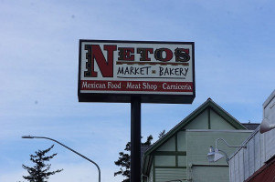 Netos Market Bakery outside