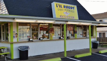 L'il Rhody Ice Cream outside