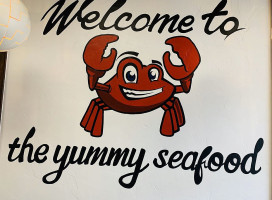 Yummy Seafood logo