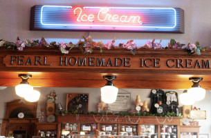 The Pearl Ice Cream Parlor outside