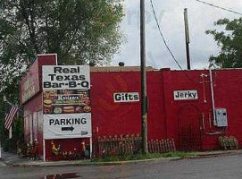 Kaiser's Barbeque & General Store outside