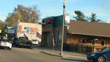 Dutch Uncle Donuts outside