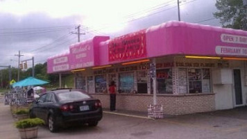 Michael Gelina's Ice Cream outside