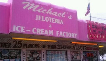 Michael Gelina's Ice Cream outside