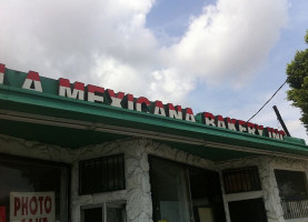 La Mexicana Bakery outside