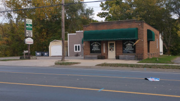 Bert's Bakery-comstock outside