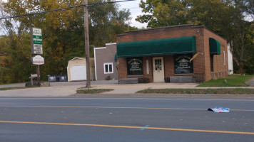 Bert's Bakery-comstock outside