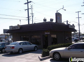 Kevin's Donuts outside