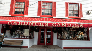 Gardners Ice Cream Parlour outside