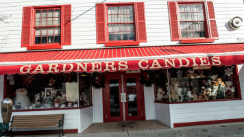 Gardners Ice Cream Parlour outside