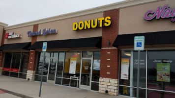 Donut Cravers outside