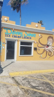Davey Jones Ice Cream Locker outside