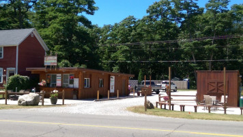 Lochen Wood Mini Golf And Ice Cream outside