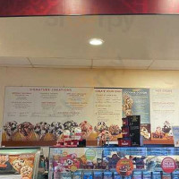 Cold Stone Creamery inside