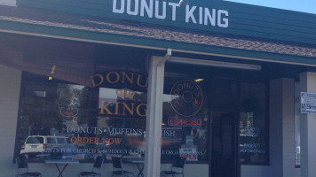 Donut King outside