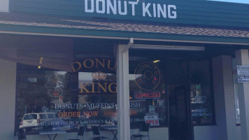 Donut King outside