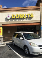 Lady's Donuts outside