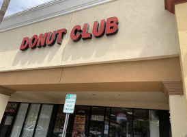 Donut Club outside