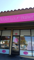 Beverly's Bakery outside