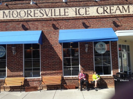 Mooresville Ice Cream Co outside